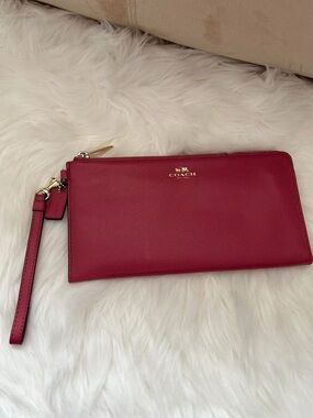 🔥NWT🔥 Coach XL Long Leather Wallet with Detachable Wrist Strap, Elegant Stylish